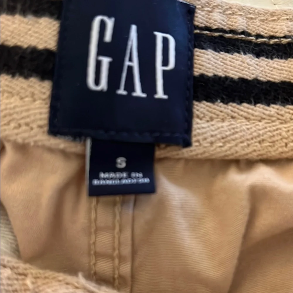 GAP Beige Athletic Drawstring Shorts - Picture 2 of 7